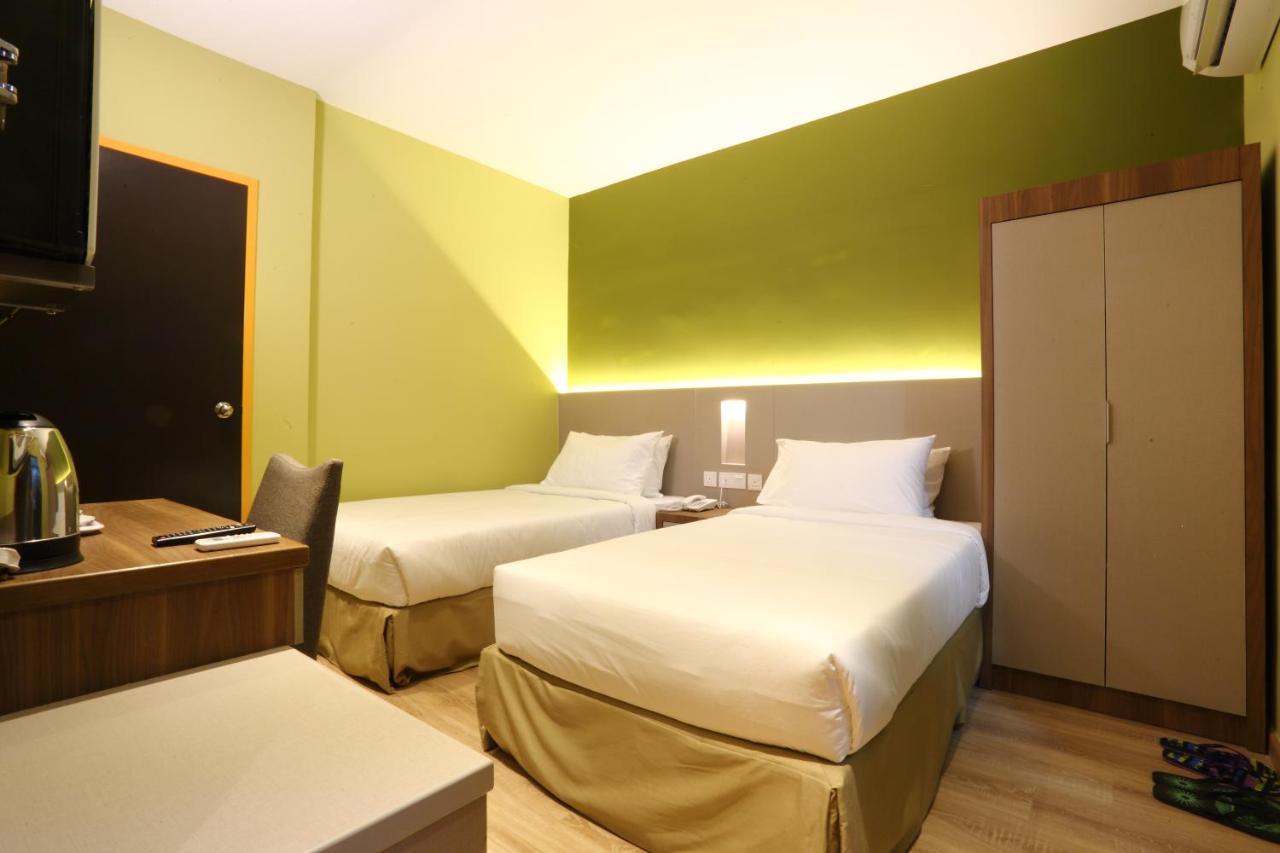 Capital O 9010 Yee Hotel Johor Bahru Exterior photo