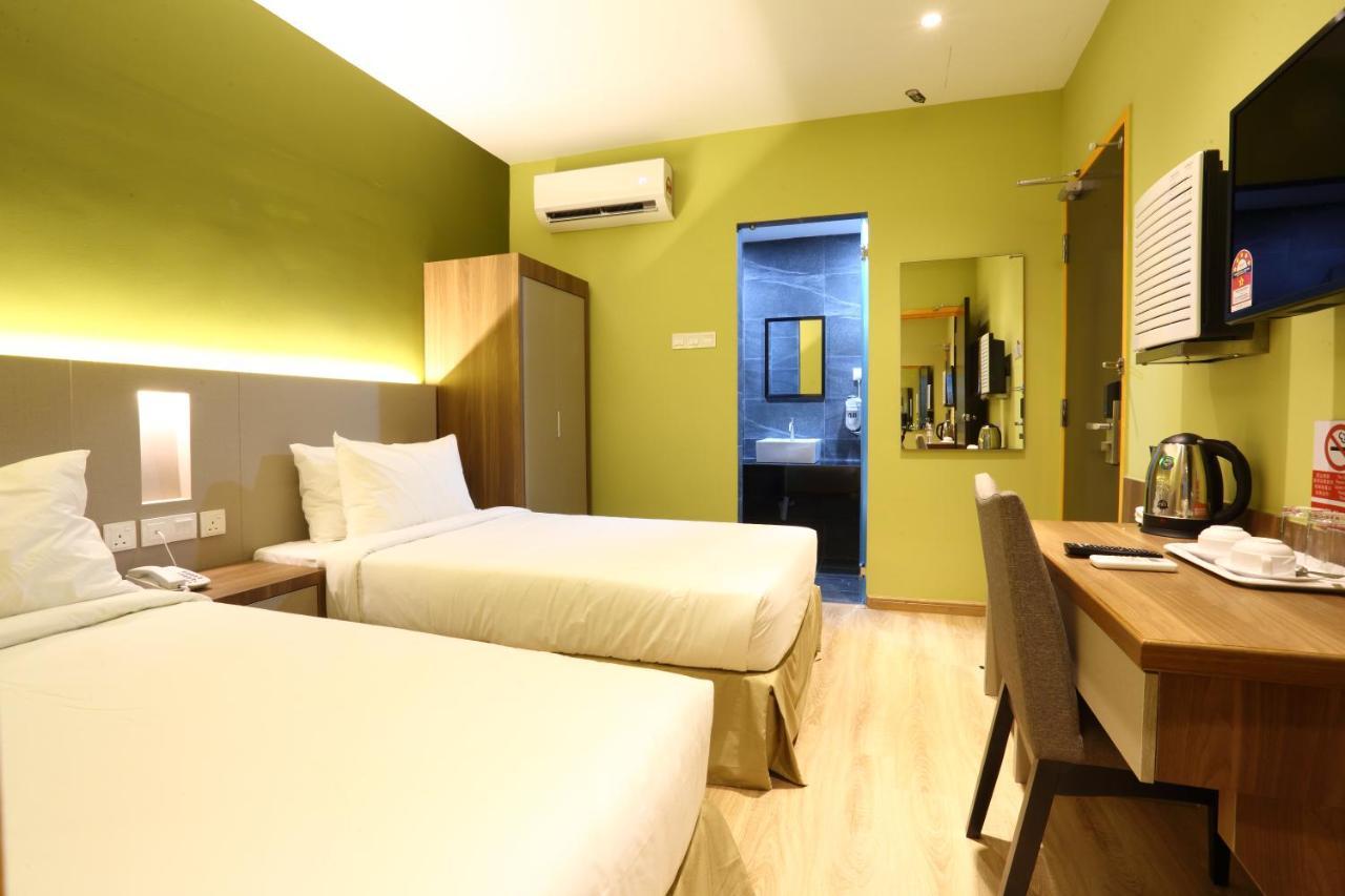 Capital O 9010 Yee Hotel Johor Bahru Exterior photo